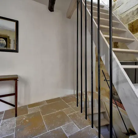 Townhouse With Loggia & Views 別荘 *